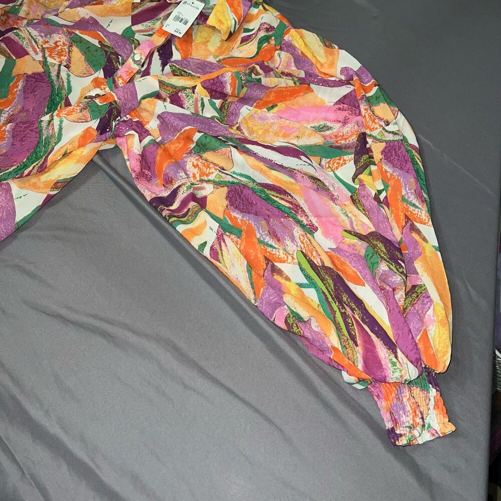 NWT Flying Tomato Abstract Print Semi Sheer Top with Balloon Sleeves Size Small - Picture 2 of 5